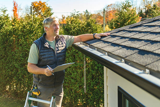 Professional Roofing technician working in Chualar, CA